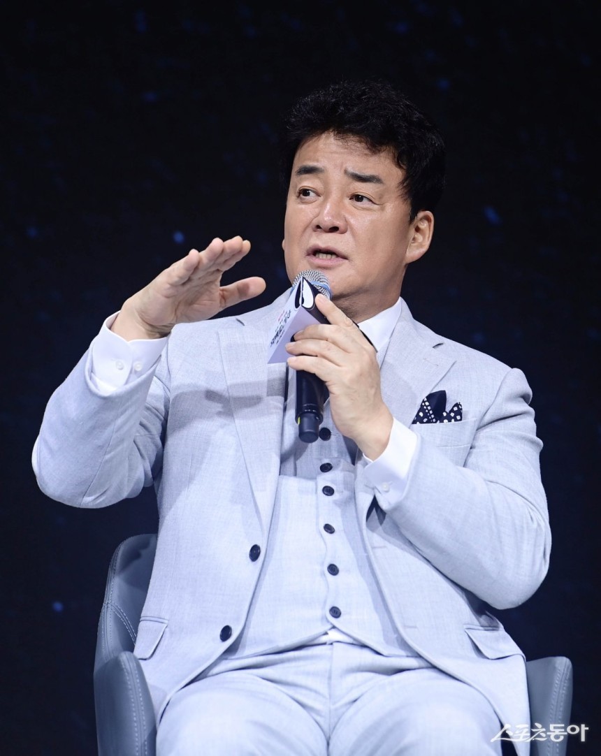 백종원 더본코리아 대표가 지난해 9월 서울 종로구 JW메리어트 동대문스퀘어에서 열린 넷플릭스 예능 프로그램‘흑백요리사: 요리 계급 전쟁’제작발표회에서 MC의 질문에 답하고 있다.동아일보 DB
