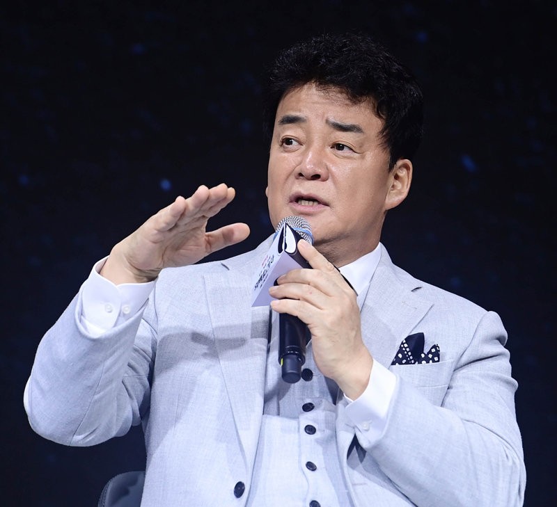 수사 받는 백종원 “모든 방송활동 중단”