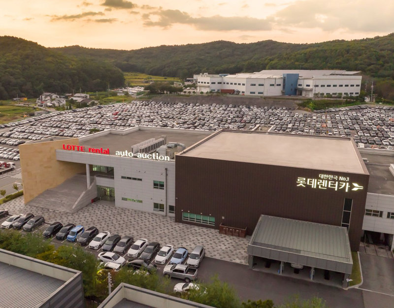 경기 안성시에 있는 롯데오토옥션 전경.차령이 만료된 렌터카는 이곳에서 경매를 통해 딜러들에게 판매된다.롯데렌탈 제공