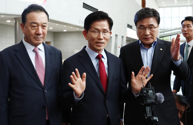 金측 “여론조사 단일화 무효소송 우려” 추대 주장