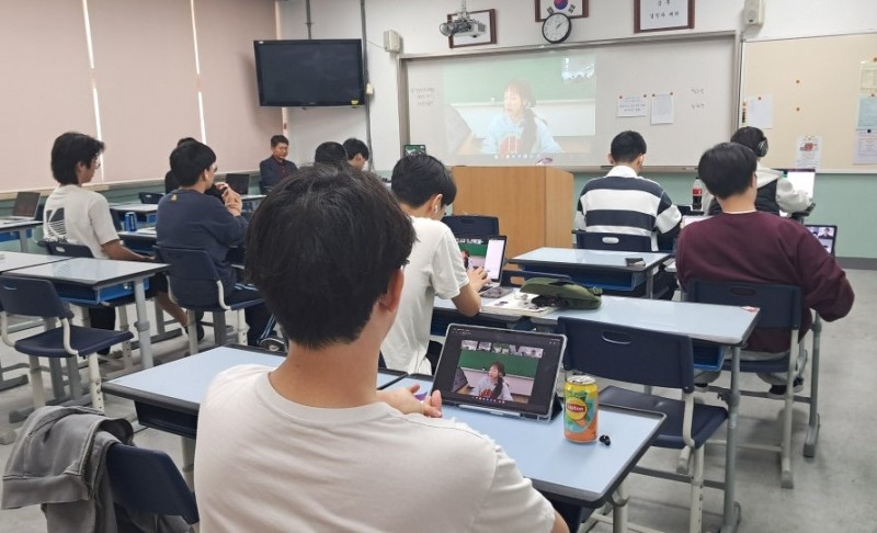 옆 학교와 수업 공유… “적성 맞는 과목 선택해 들으니 성취도 높아”