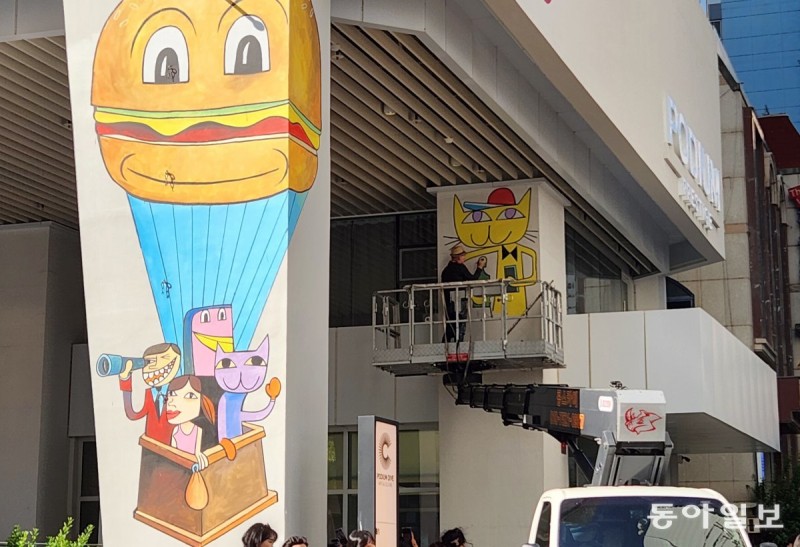 [현장속으로]“안녕 광안리” 부산에 세계적 팝 아티스트 떴다