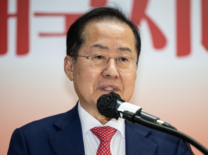 국민의힘 3차 경선에 진출하지 못한 홍준표 전 대구시장이 29일 오후 서울 여의도 자신의 캠프 사무실에서 소회를 밝히고 있다.2025.4.29.뉴스1 