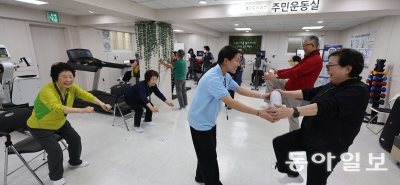 “여럿이 배우니 운동도 잘돼”… 수료후엔 소모임으로 건강 지켜