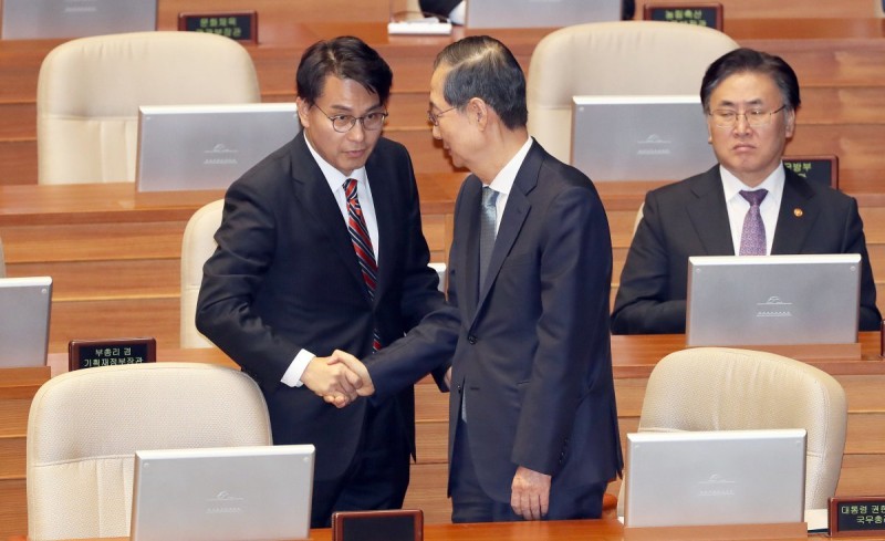 국힘 일각 “제3 신당에 의원 20명 보내 韓 추대를”