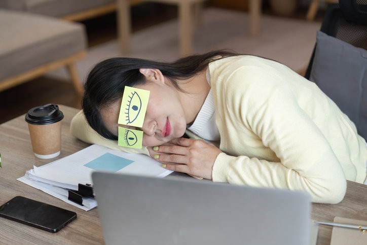 나른한 봄날,해야 할 일은 많은데 졸리고 나른해 무기력할 때가 있다.이럴 때 주변 환경을 조금 바꾸면 집중력을 발휘하기 한층 수월해질 수 있다.게티이미지