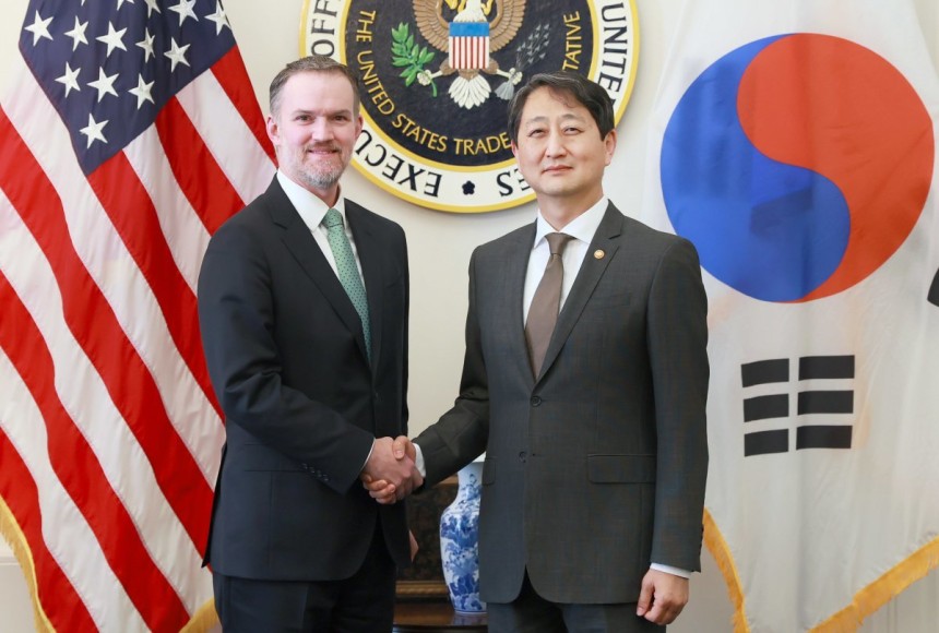 안덕근 산업통상자원부 장관이 28(현지시간) 미국 워싱턴 D.C.무역대표부(USTR) 회의실에서 제이미슨 그리어(Jamieson Greer) 미국 무역대표부 대표와 면담을 하고 있다.2025.3.1&#160;산업부