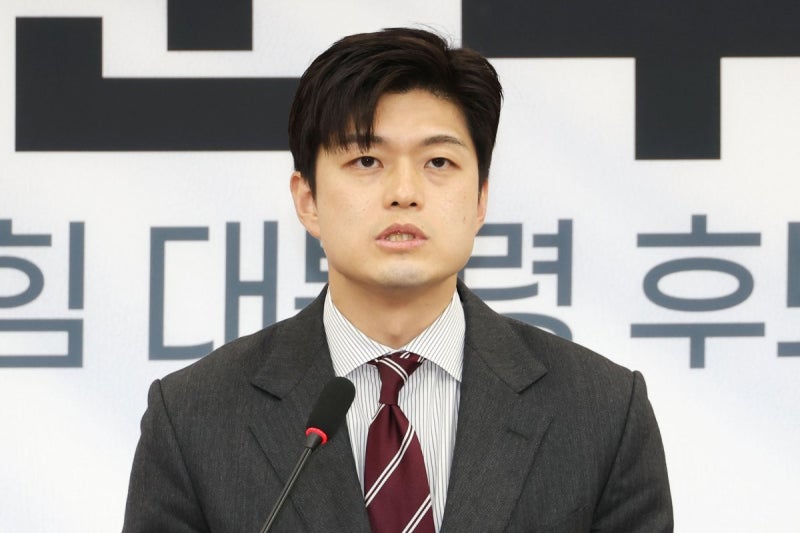 김용태 “<b>김건희</b> 여사 과거 행위 <b>사과</b>…영부인 투명한 검증 약속”