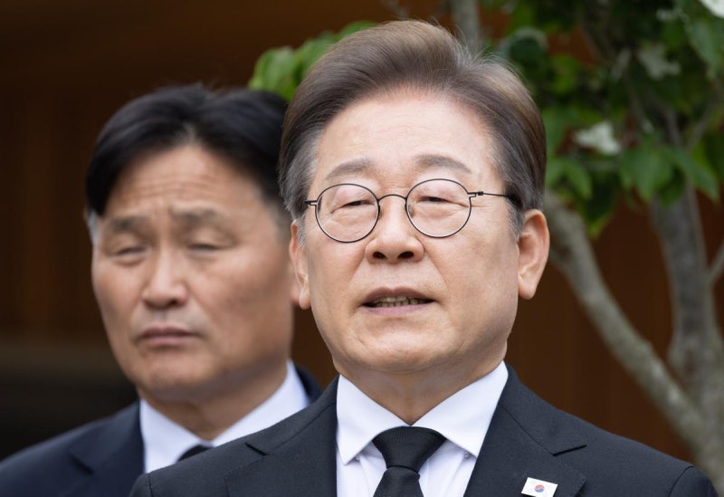 <b>이재명</b> “<b>비법조인 대법관</b>, 제 입장 아냐…당내 자중 지시”
