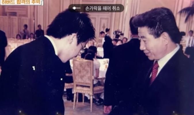 민주-<b>이준석</b> ‘노무현 정신’ 설전…“입에 담지마라” “전유물 아니다...