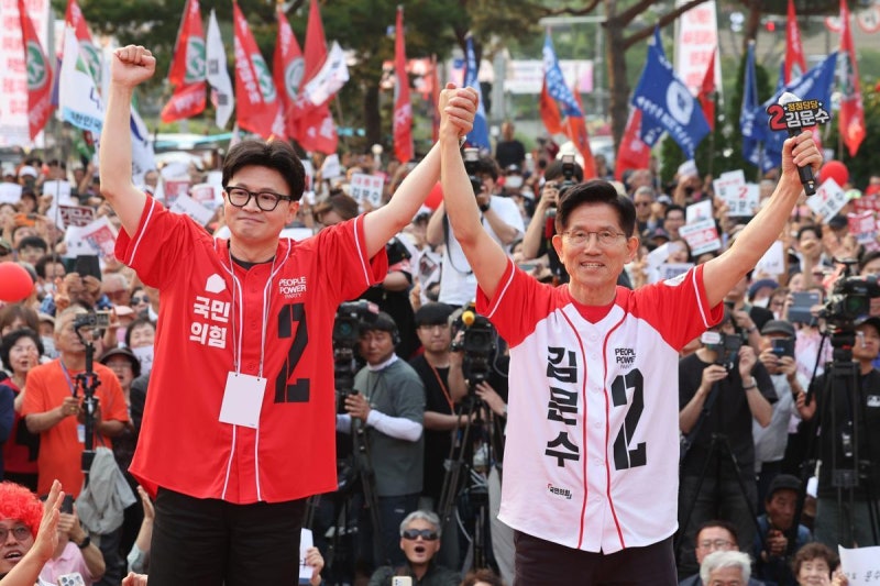 <b>한동훈</b>, <b>김문수</b>와 첫 <b>합동 유세</b> “무능한 이재명 세상 함께 막아보자”