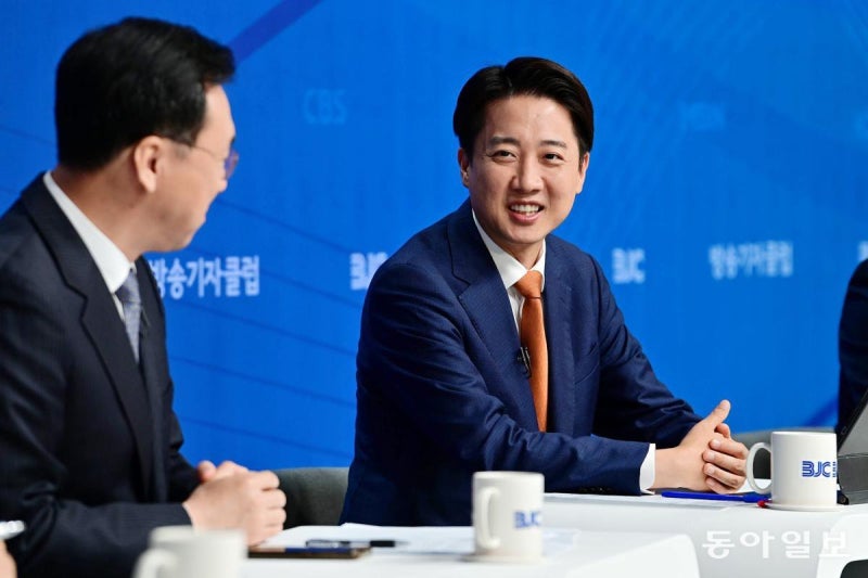 <b>이준석</b> “단일화 가능성 0%, <b>김문수 사퇴</b>뿐”… 국힘의 조건 위임 일축