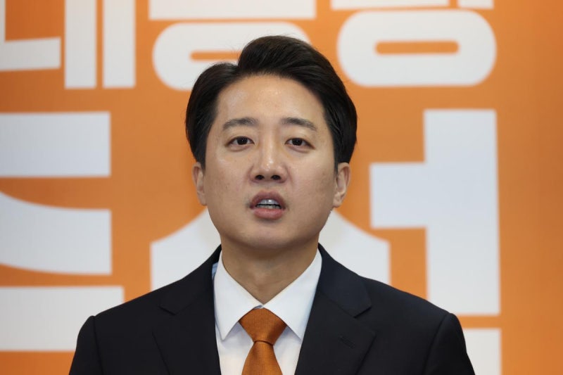 <b>이준석</b> “<b>이재명</b> 장남 글 인용한 것”…민주 “명확하지 않아”