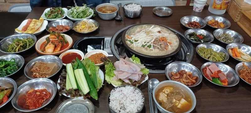 1만5000원에 인생 노고 달래는 인심 좋은 한상차림[김도언의 너희가 노포를 아느냐]