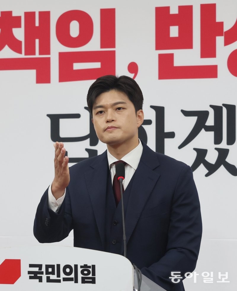 김용태 “9월초 전당대회”, 친윤은 즉각 반발… 오늘 의총 분수령