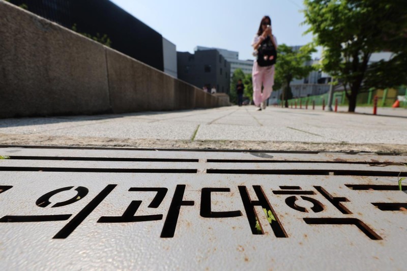 “의정갈등 해결, 신뢰회복부터”… 공공의대 신설 등 속도조절 의견도