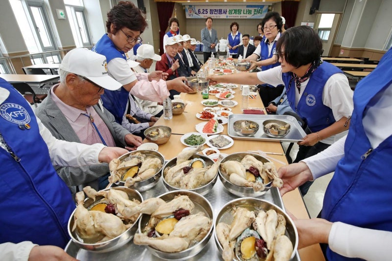 “오래오래 사셔야죠”… 6·25참전 유공자에 보은의 삼계탕 대접