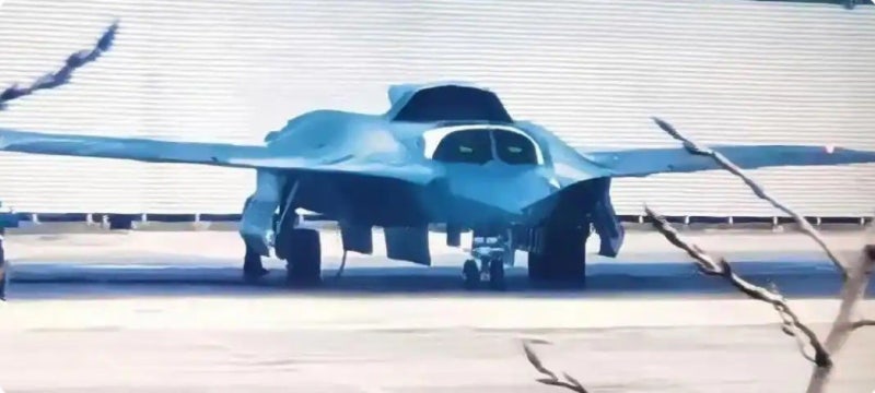 中 개발중 6세대 전투기 J-36 정면사진 포착… 작전 반경 3000km, 초음속-스텔스기 추정