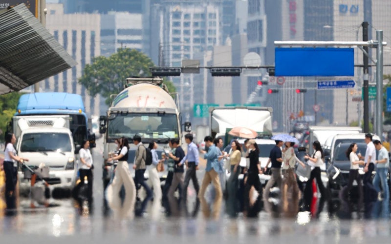 여의도 도로 위에 아지랑이