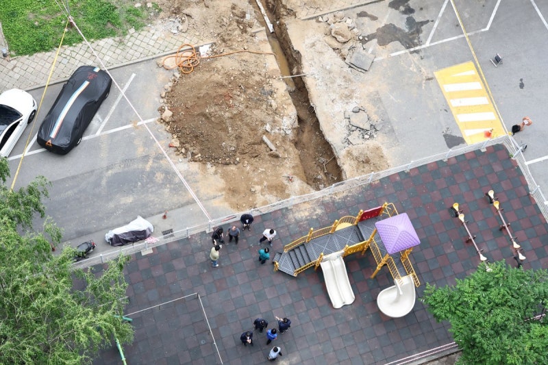 강남 <b>은마아파트 공사장</b> 흙더미 무너져 60대 작업자 사망