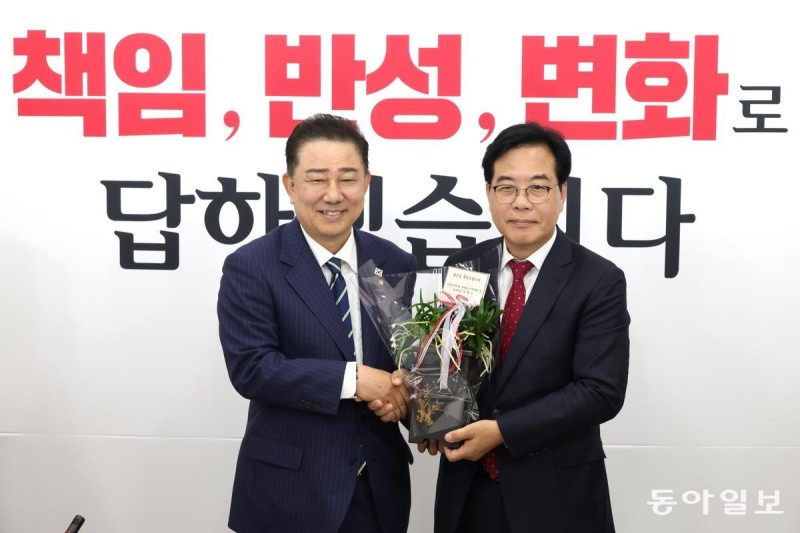 협치 다짐한 <b>여야 원내대표</b>…‘법사위장 양보’가 변수