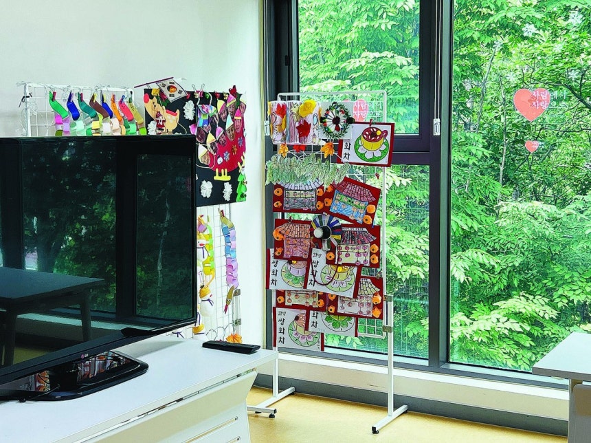 프로그램실과 작품들.