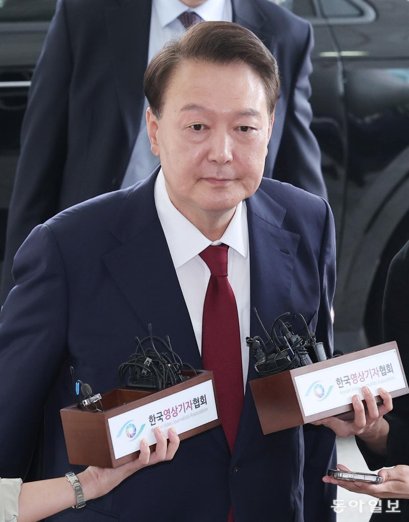 <b>특검</b> “尹, <b>조사</b>자 교체 요청하며 사실상 <b>조사 거부</b>”
