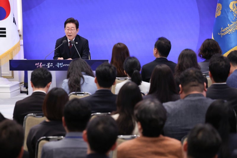 [속보]李<b>대통령</b> “<b>노동시간 단축</b> 반드시 해야…주 4.5일제 점진적 추진...
