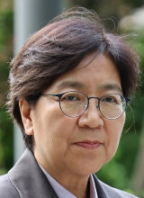 정은경 배우자, 손소독제 이어 ‘마스크 필터업체’ 주식 보유 논란