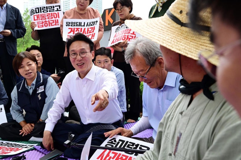 농민단체 찾은 <b>김민석</b> “장관 한분 정도 유임하는 게 국민통합”