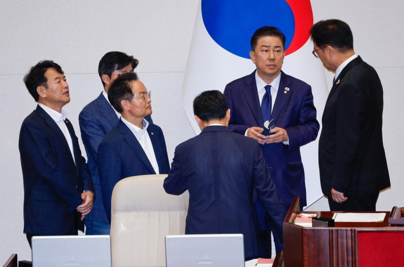 與, 대통령실 등 4곳 특활비 105억 증액… 국힘 “내로남불” 반발