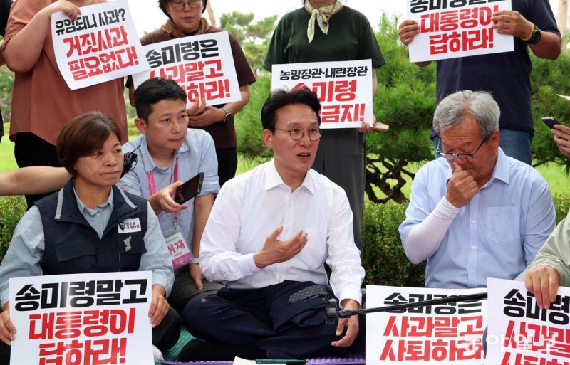 李, 김민석 임명장 주며 “총리 하기 따라 나라 운명 바뀌어”