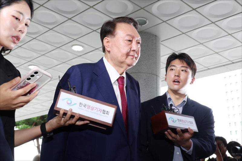 <b>내란특검</b>, 1시 7분부터 尹 전 <b>대통령</b> 오후 <b>조사</b> 시작