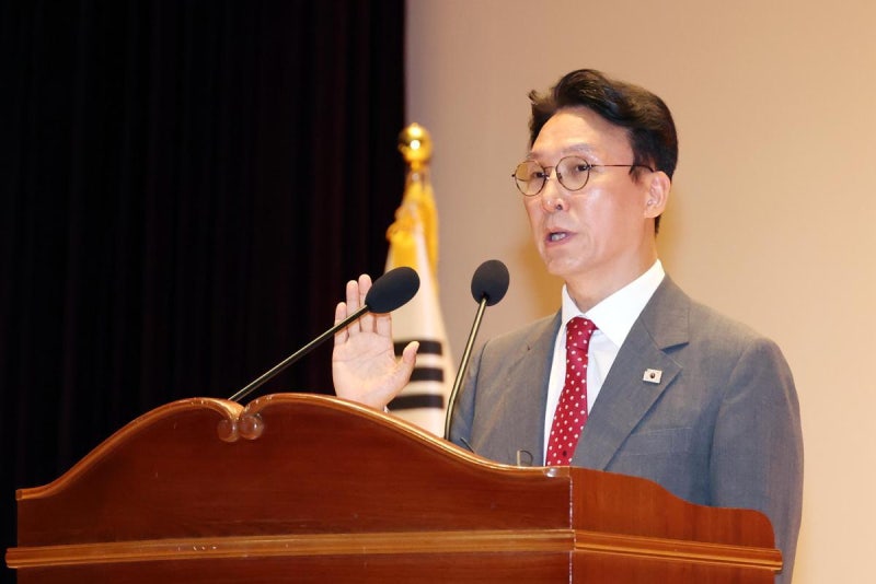 <b>김민석 총리</b> 취임…“내란상처·제2의 IMF 위기 극복할 것”
