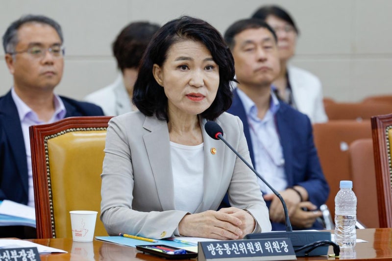 <b>이진숙</b> “한말씀 드리겠다”에 李대통령 “그만하세요”