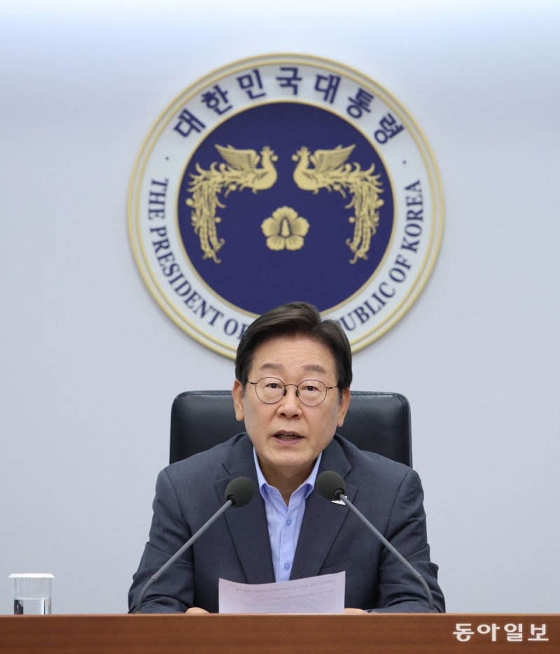 李대통령 “위험한 산업현장 <b>불시 단속</b>…근로감독관 대폭 늘려라”