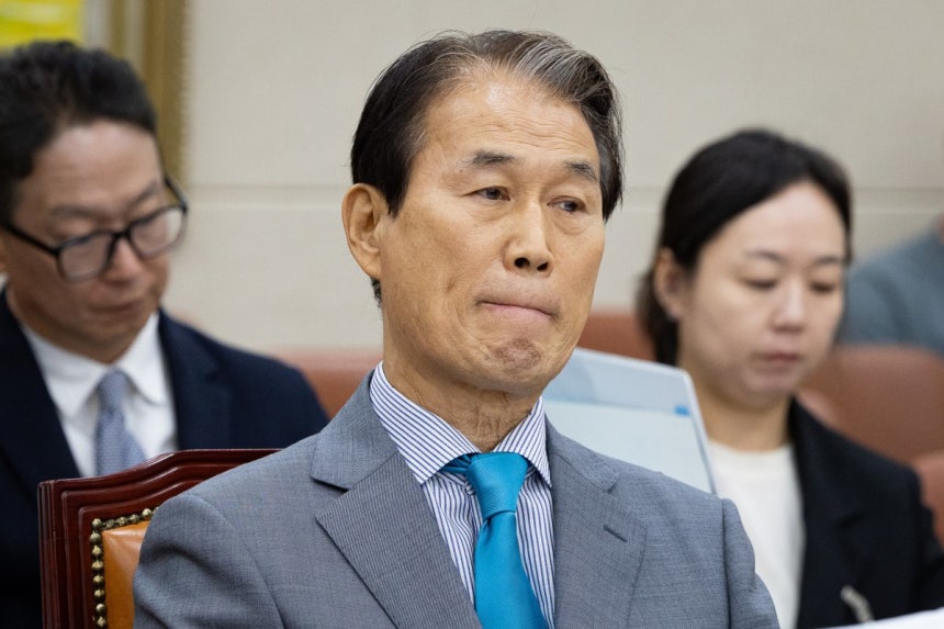 권오을 국가보훈부 장관 후보자가 15일 서울 여의도 국회에서 열린 인사청문회에 출석해 청문회 시작을 기다리고 있다. 2025.7.15/뉴스1 