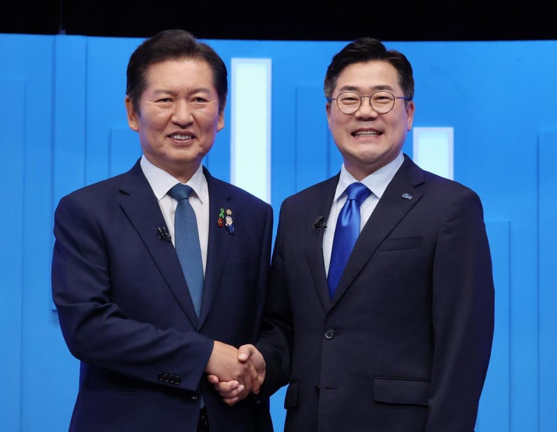 <b>박찬대</b> “늦추자” 정청래 “당기자”…전대 일정 신경전 속내는?
