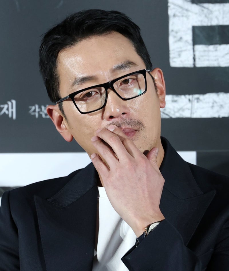 별명 지어달라니까 “<b>최음제</b>”…<b>하정우</b>, 팬에 댓글 <b>논란</b>