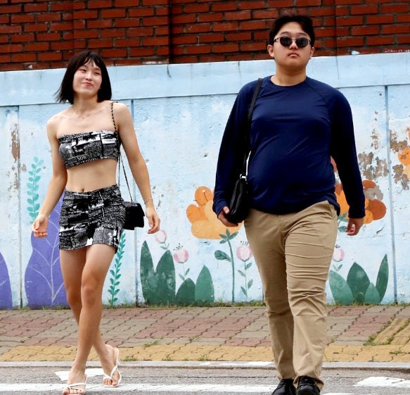 <b>방시혁</b>-<b>과즙세연</b>에 권은비까지…의정부고 <b>졸업사진</b> 떴다