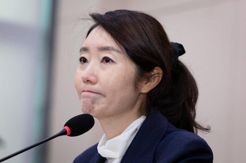 ‘<b>갑질 의혹</b>’ <b>강선우</b> <b>사퇴</b>…“큰 채찍 받아들여 성찰하며 살겠다”