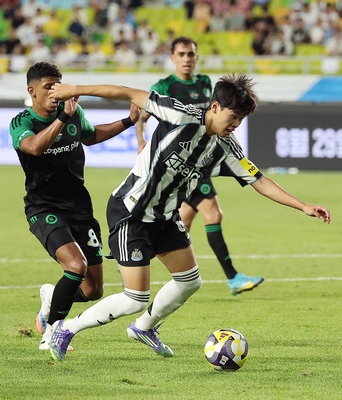 ‘김진규 결승골’ 팀K리그, <b>뉴캐슬</b>에 1-0 승리…<b>박승수</b> 성공적 <b>데뷔</b>전...