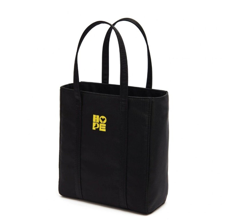 윤석열 전 대통령 부인 김건희 여사가 서울 종로구 KT광화문빌딩 웨스트에 마련된 특검팀에 피의자 신분으로 출석하며 든 빌리언템 브랜드의 ‘홉 토트백’. 빌리언템 홈페이지 캡처