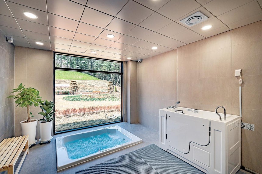 월풀스파룸. 케어링 스테이 포천광릉수목원점 제공