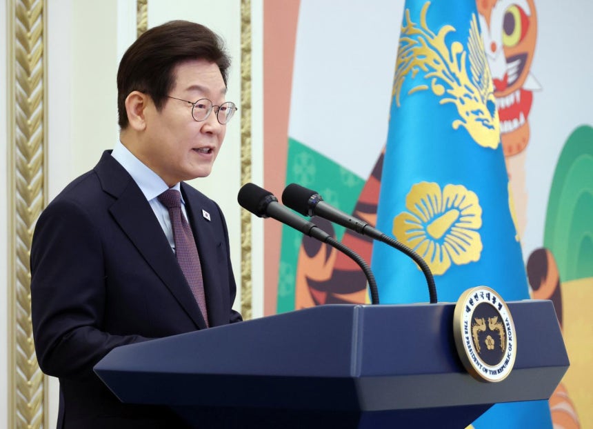 이재명 대통령이 15일 청와대 영빈관에서 열린 ‘대통령의 초대, 주한외교단 만찬’에서 인사말을 하고 있다. (대통령실통신사진기자단) 2025.08.15. 뉴시스 