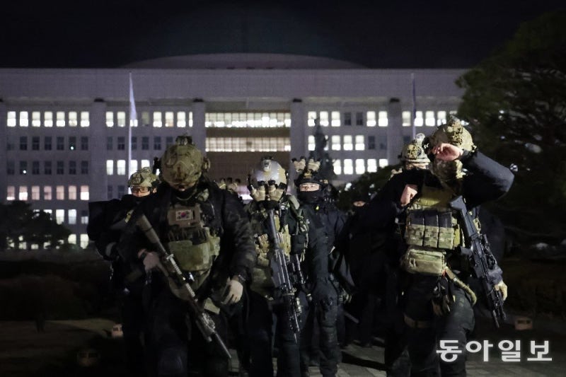 <b>국방부</b> “<b>계엄</b>에 관여한 부대 자체조사 착수”…징계·처벌 가능성