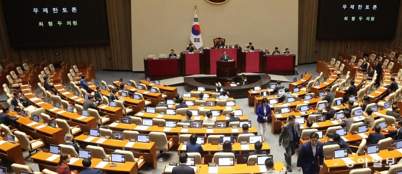 巨與 ‘4박5일 입법 마이웨이’… 기업 우려 노란봉투법-상법 강행