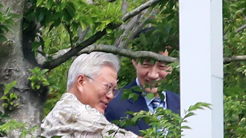 조국, 고깃집 된장찌개 논란에 “돼지 눈엔 돼지만”