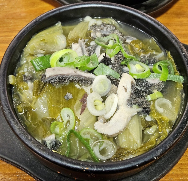 술꾼 사위들의 고해소일까… 장모님이 끓인 해장국의 맛[김도언의 너희가 노포를 아느냐]