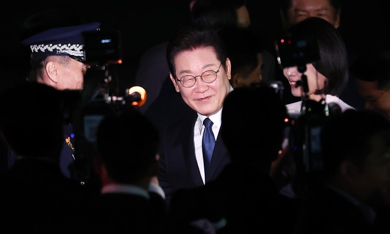 李, 귀국 직후 “여야 대표와 회동 추진” 지시